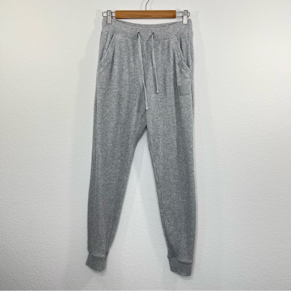 ALO YOGA Women’s Muse Sweatpant Heather Grey size Small - Picture 2 of 12